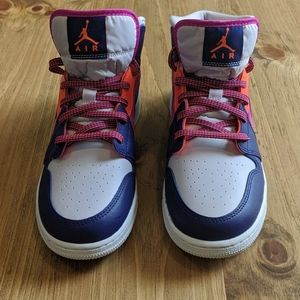 Women's/girls 6.5y/8W Jordan 1 mid
